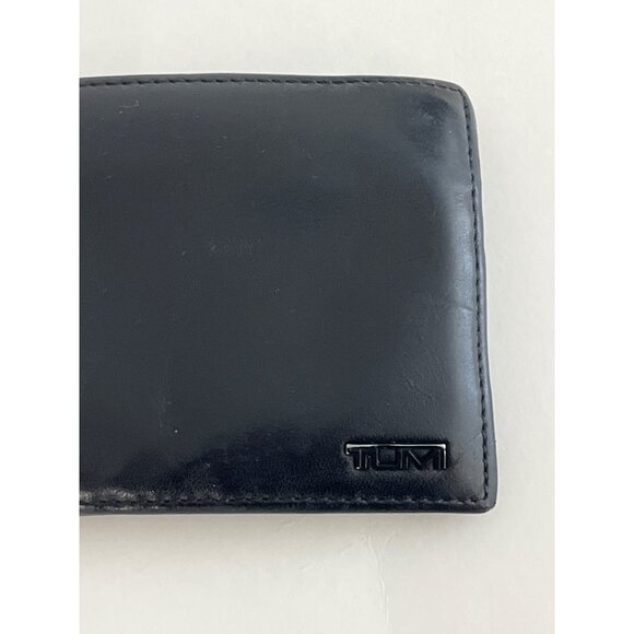 Tumi Delta Slim Single Billfold Black Leather Wallet 4" x 3" - Picture 2 of 9